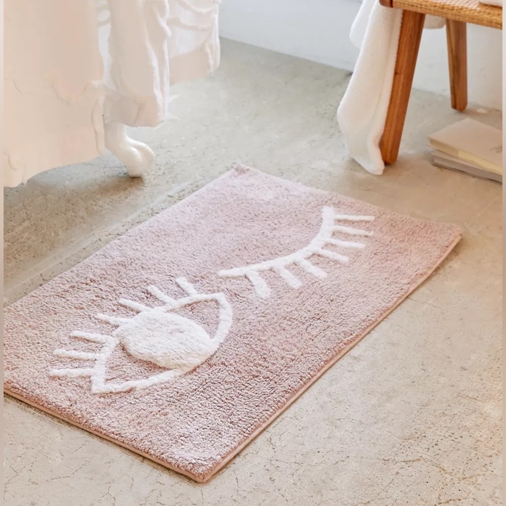 URBAN OUTFITTERS Soft Pink/White Winky Eye Bath Mat - Picture 2 of 3